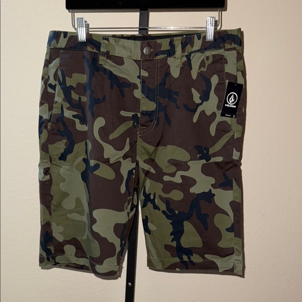 NWT $50 Volcom V Monty Stretch Chino Flat Shorts Classic Camo Design Size 38